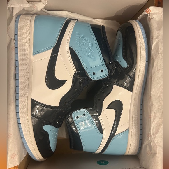Air Jordan 1 Retro High UNC Patent/Blue Chill Patent - Picture 2 of 5
